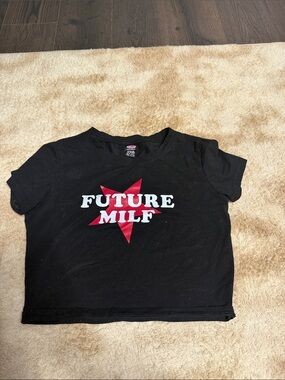 Black Short-Sleeve Graphic Tee with Red Star - Kids